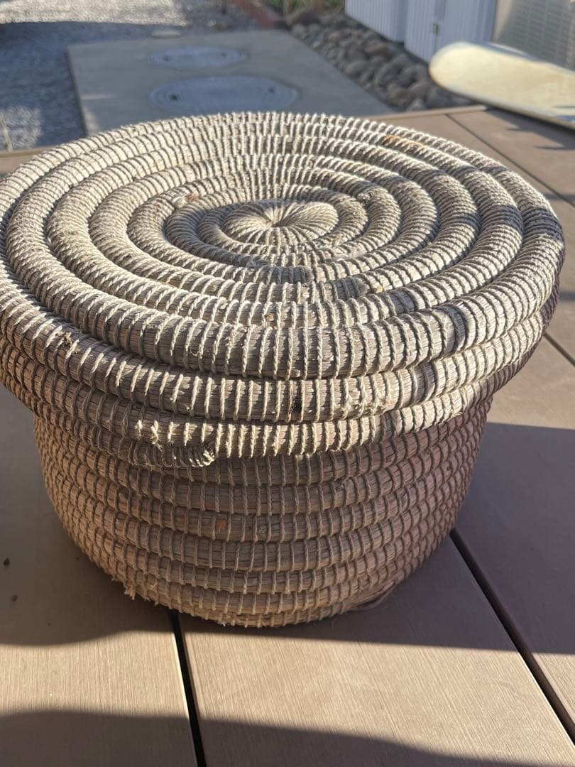 銅火鉢、火箸、天然素材 手編みバスケット