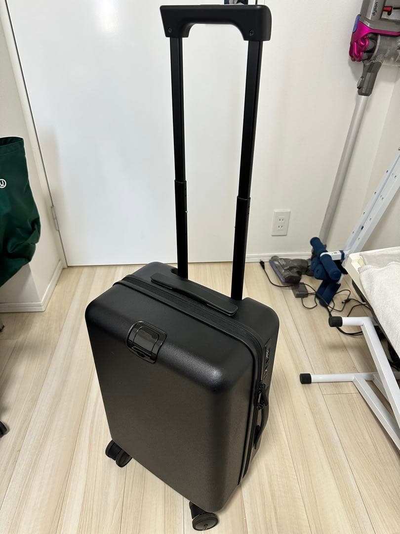 ※ラミ　AUCENTIC ESSENTIAL LUXE SUITCASE