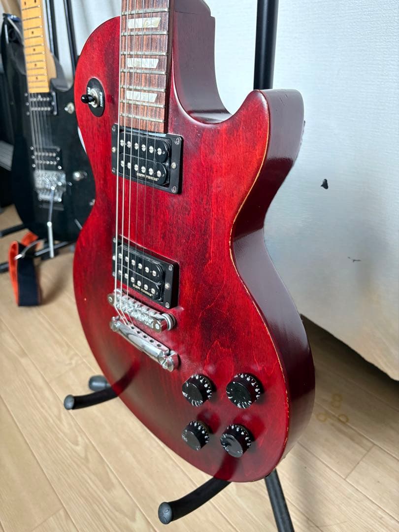 Gibson Les Paul スタジオ(70's Tribute レッド)