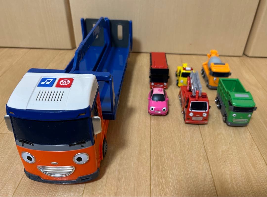 ちびっこバス　タヨ　ミニカー　キャリアカー　セット　TAYO