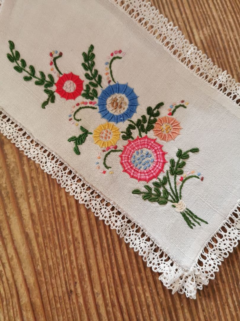 アンティーク フランス ロゼッタの花束 ボビンレース装飾 リネントレイクロス