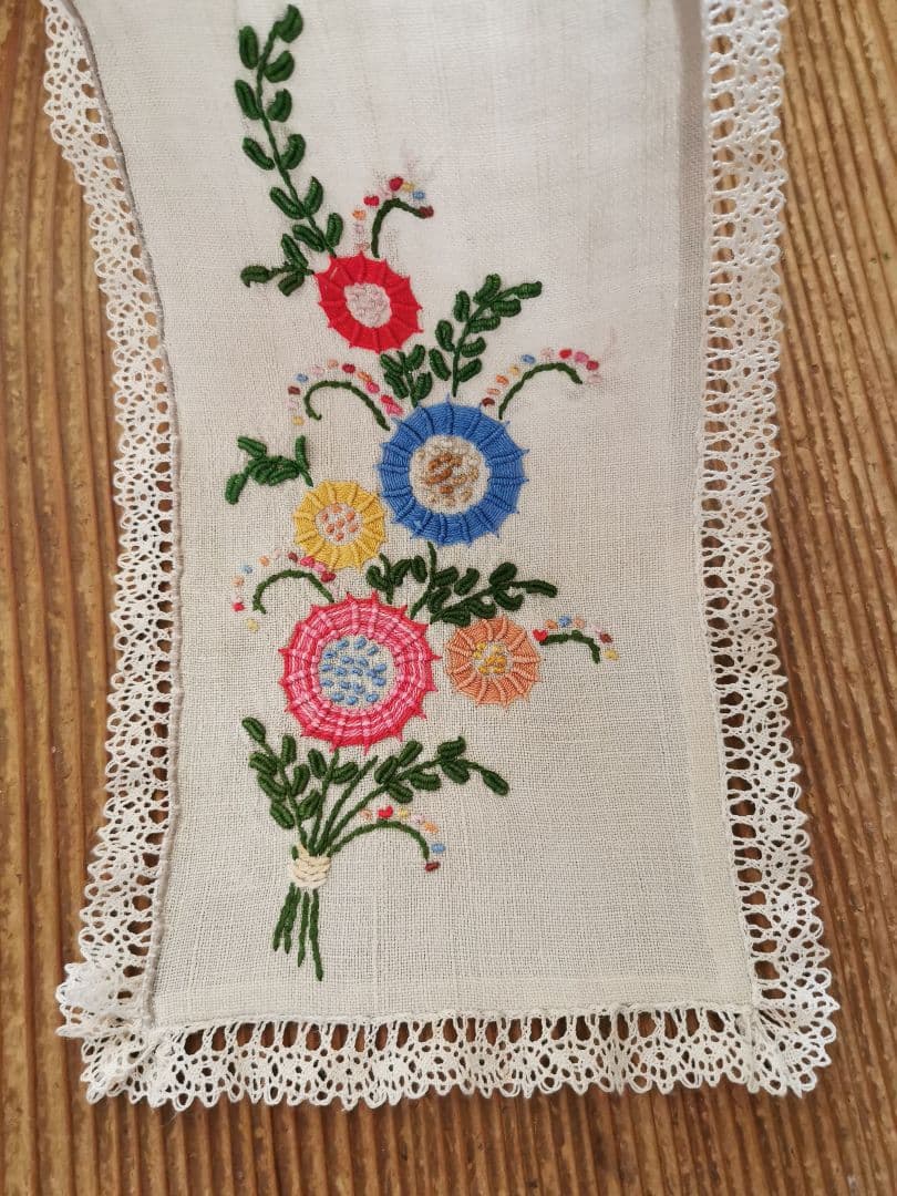 アンティーク フランス ロゼッタの花束 ボビンレース装飾 リネントレイクロス