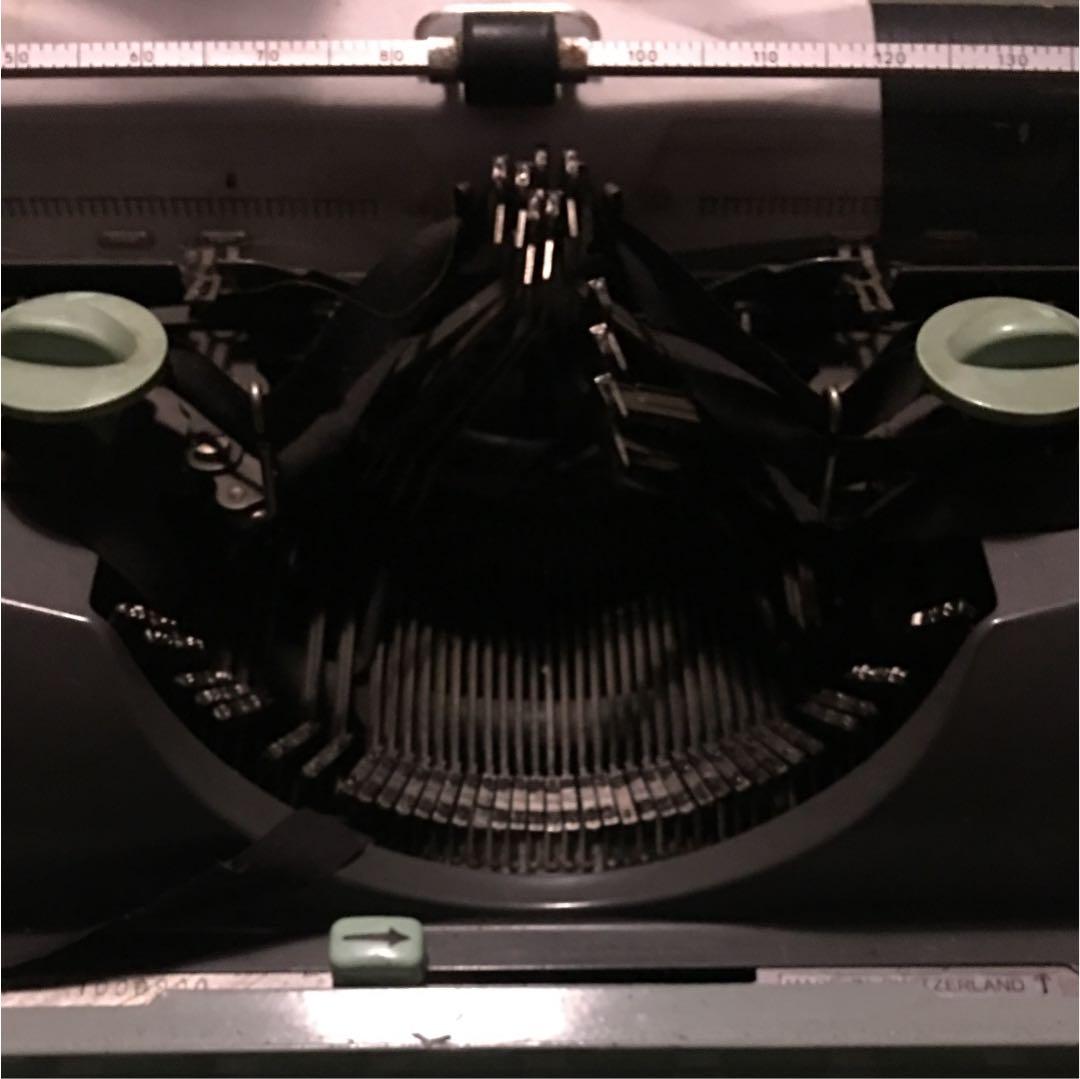 HELMES AMBASSADOR タイプライター エルメス アンバサダー