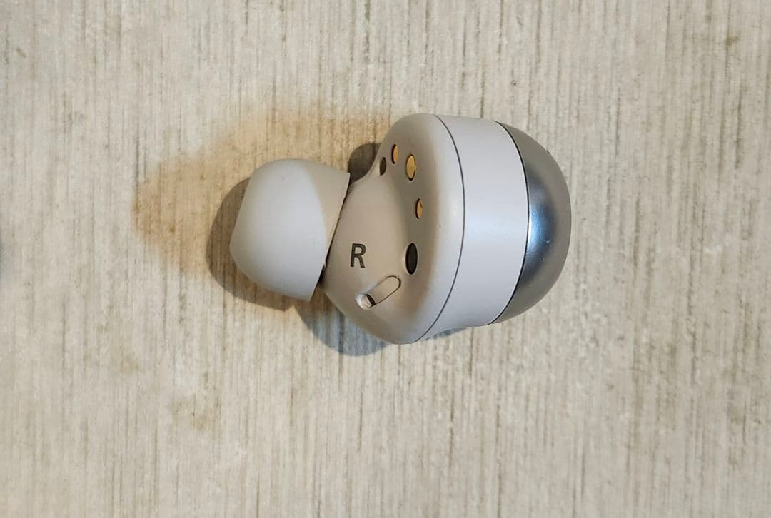 az100 ケース+片耳(右) シルバー