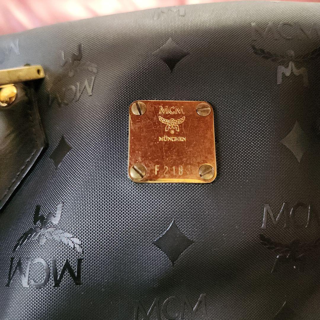 MCM ブラックレザー ハンドバッグ