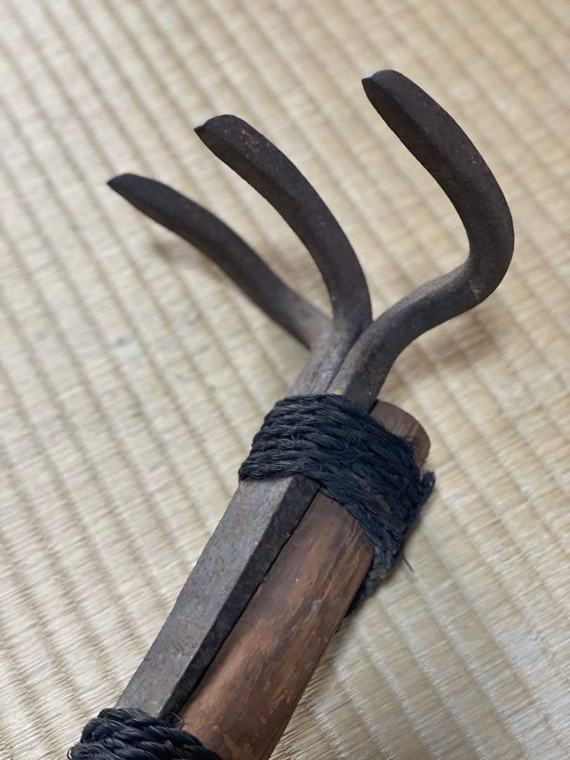 大型鉄製3本熊手壁掛け インテリア 置物 木柄 時代物