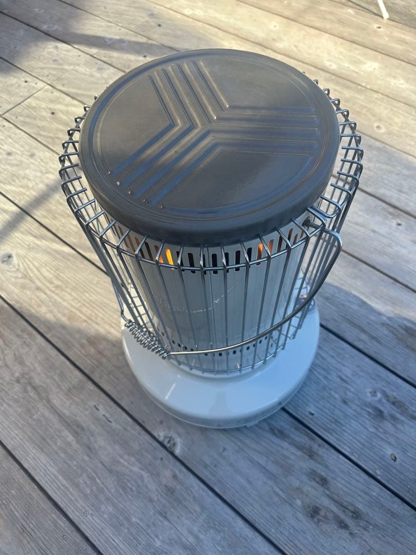 タカチャン　2022年製　トヨトミ 石油ストーブ KS67HW おまけ付き