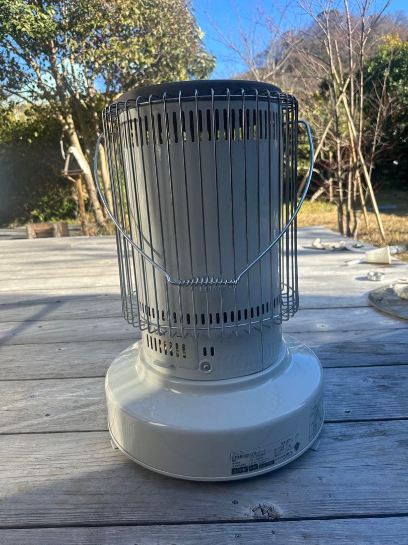 タカチャン　2022年製　トヨトミ 石油ストーブ KS67HW おまけ付き