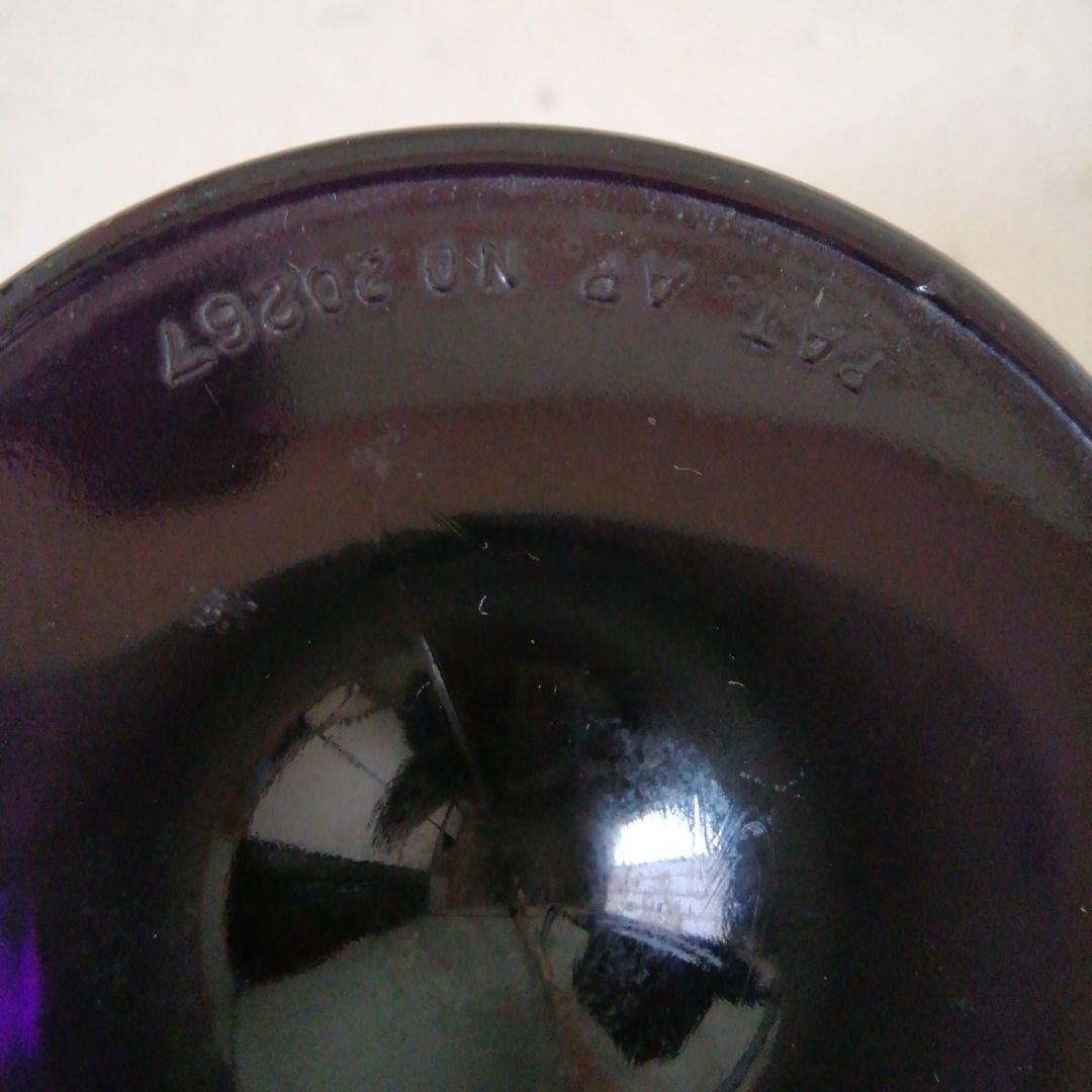 ガラスの氷2色のコップ。