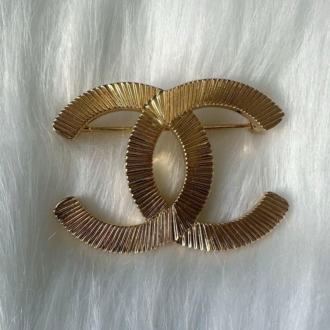 アリス【3回使用】 シャネル ココマーク ロゴ ブローチ 2022年