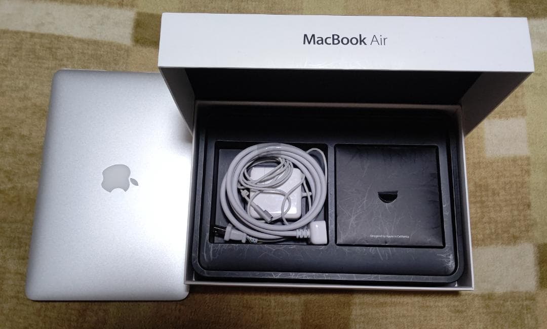 MacBook本体 Macbook AIR 11inch Iate