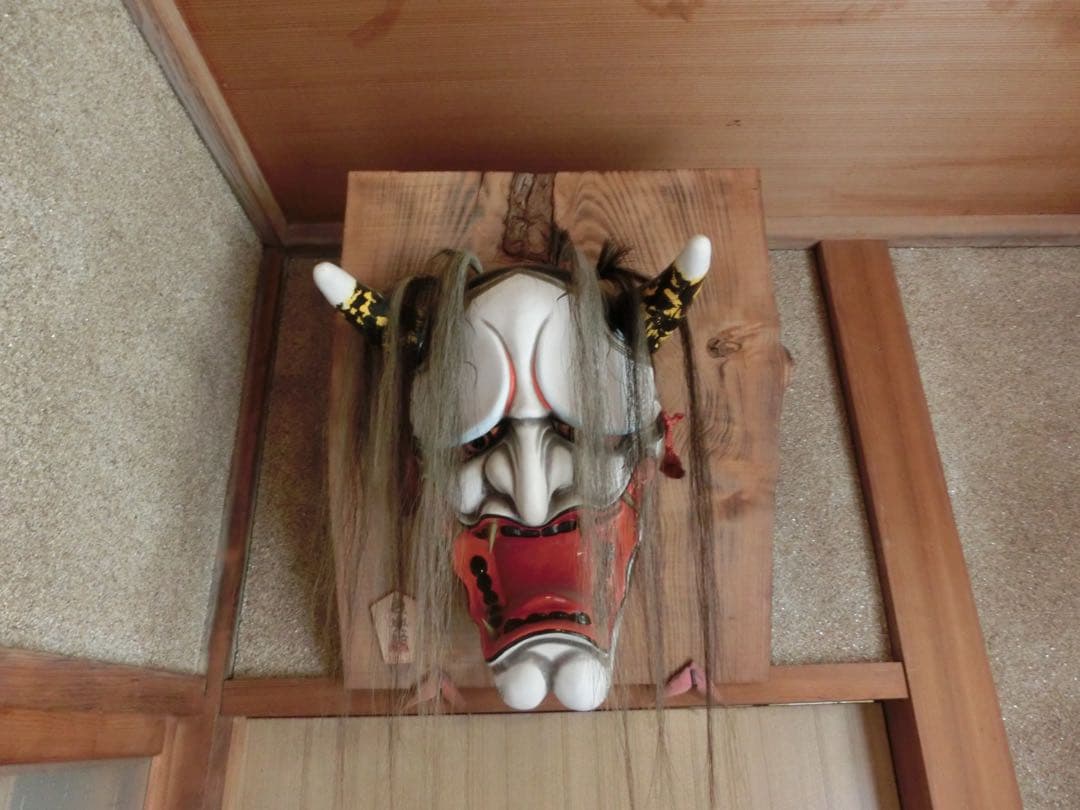 義父の遺品の神楽面です