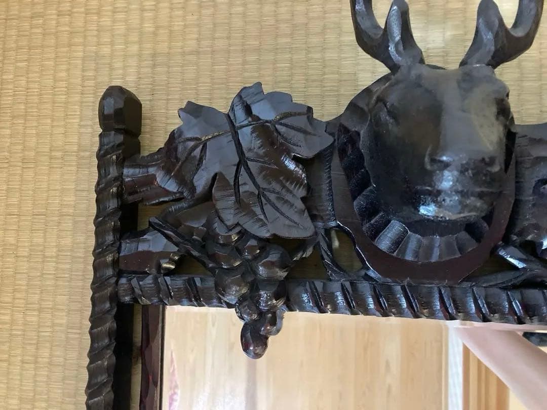 送料込　西洋アンティーク 木製ミラー 鹿と葡萄の装飾