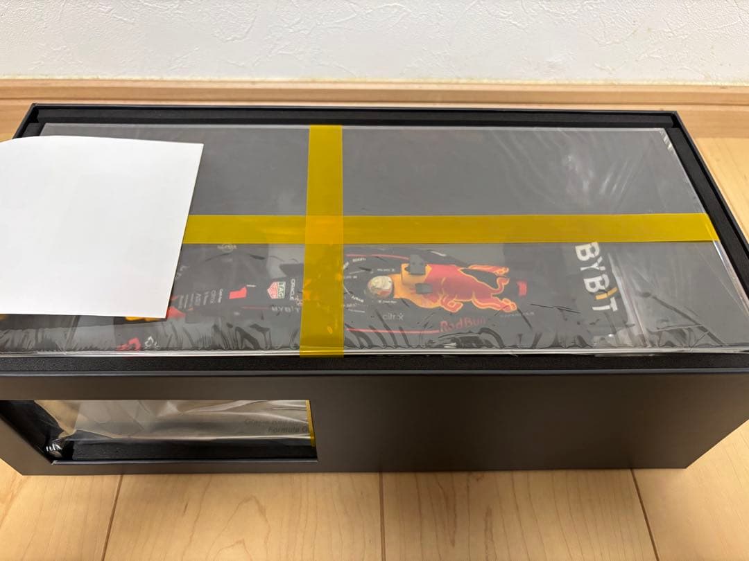 ミニカー spark RB18 No.1 MAXVERSTAPPEN 1/18