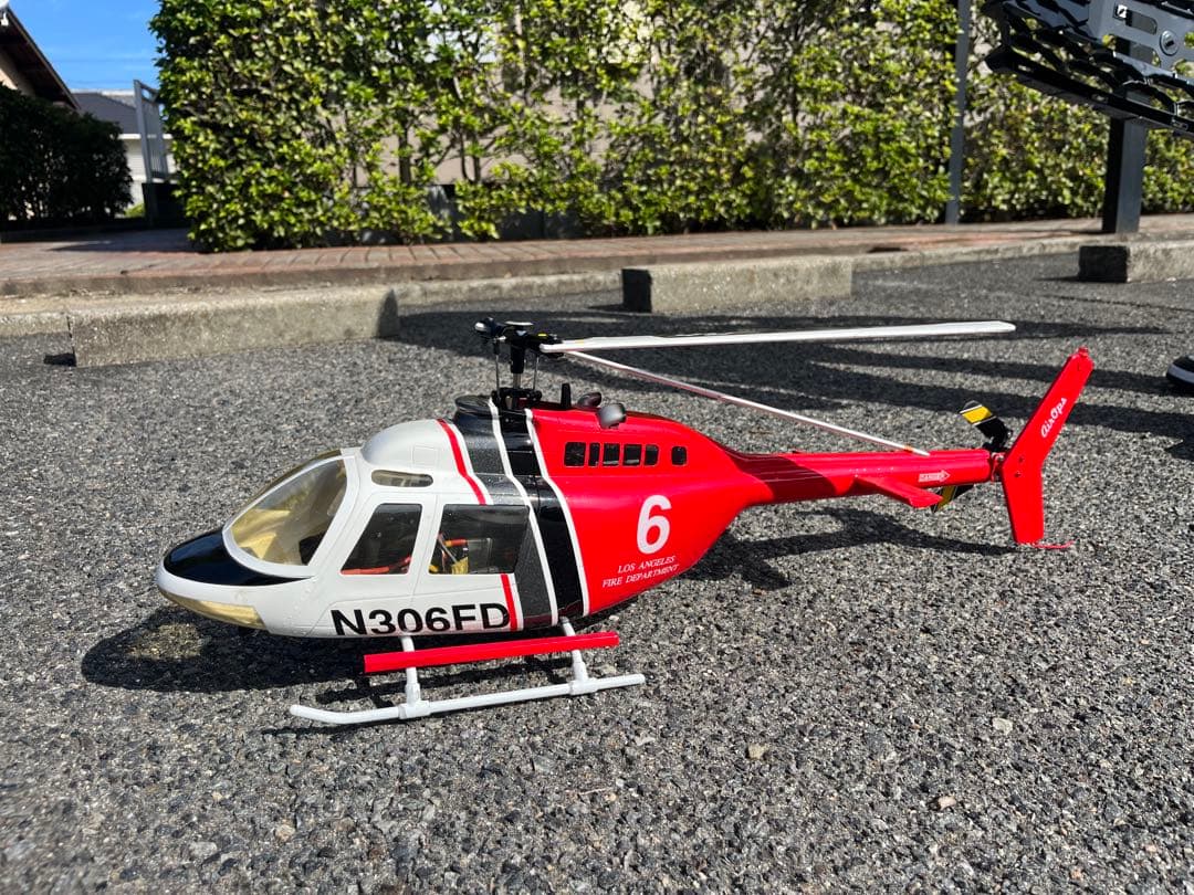 スケールヘリ　N306ED ヘリコプター 送信機付き