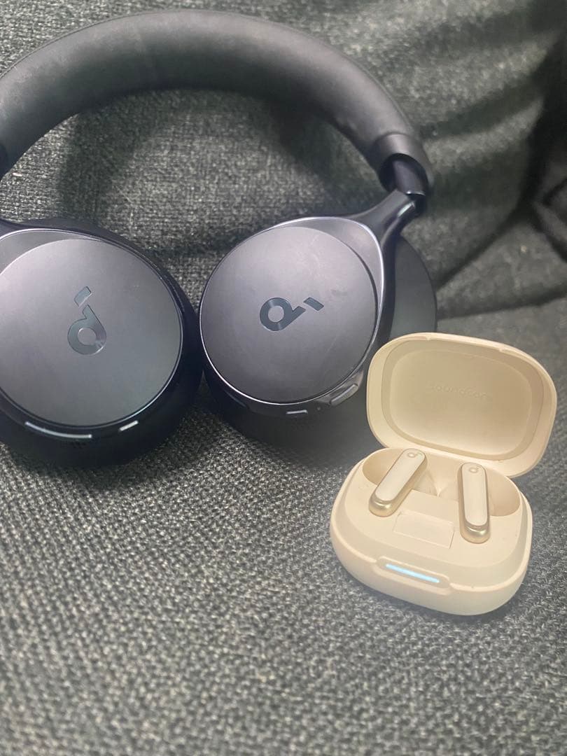 Anker イヤホン　ヘッドフォン