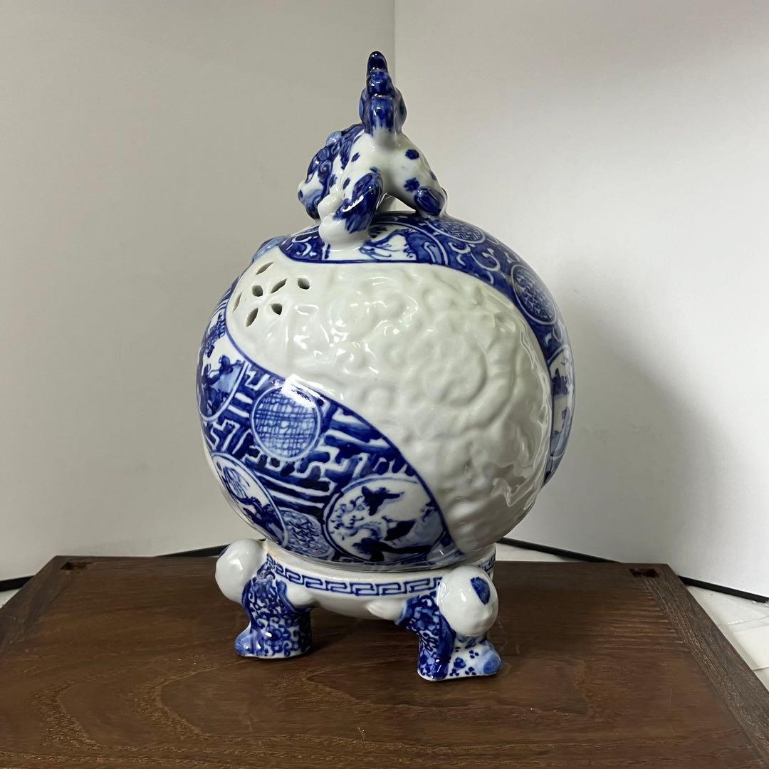 中国 五良大甫呉祥瑞造 染付 獅子 香炉 高さ20.5cm