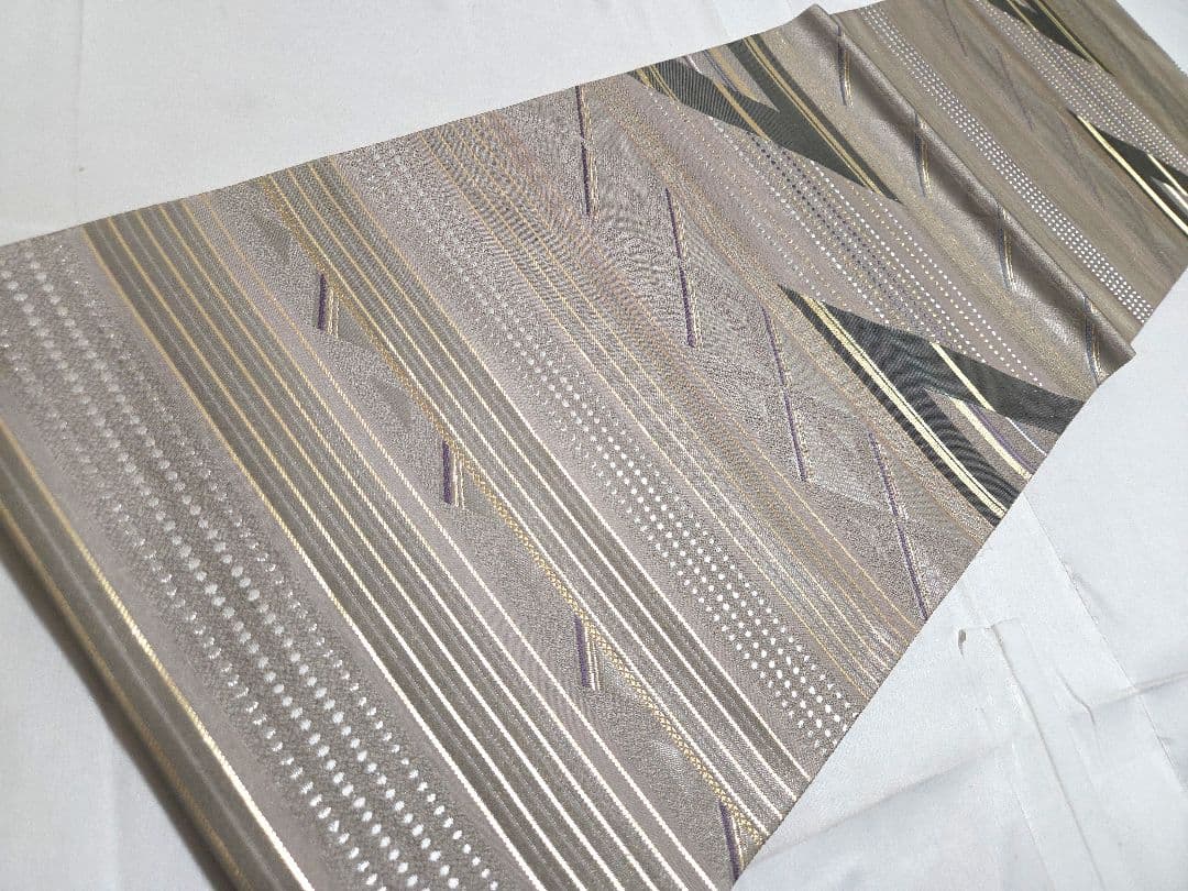 A5 美品 西陣織 山勝織物 幾何学模様 金糸 六通 正絹 フォーマルな袋帯