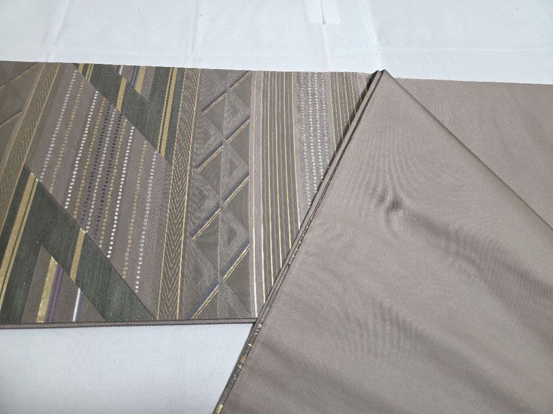 A5 美品 西陣織 山勝織物 幾何学模様 金糸 六通 正絹 フォーマルな袋帯