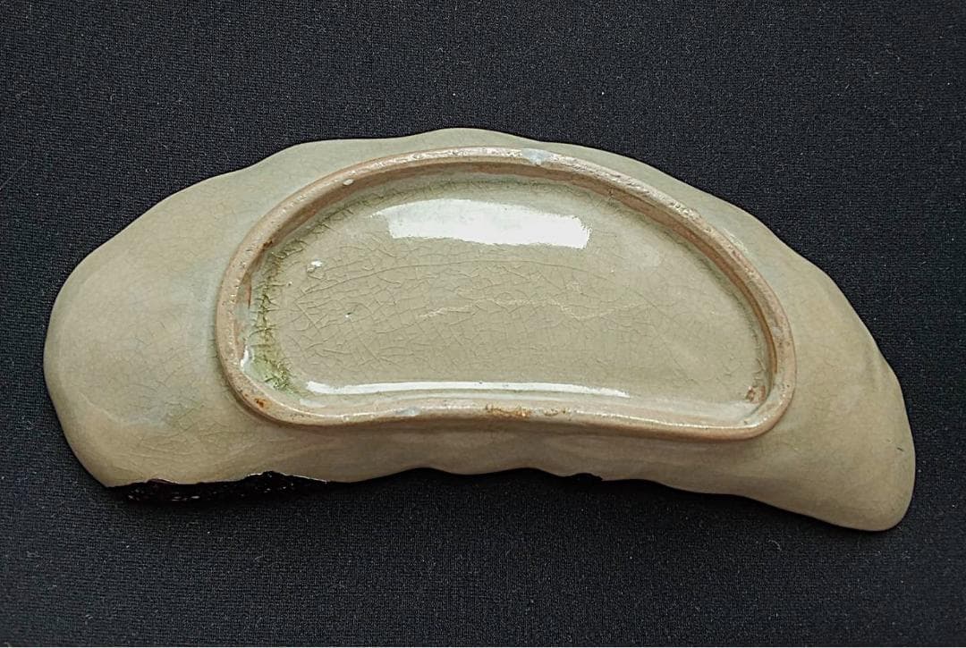 Edo/江戸初期～金継ぎ御深井焼 ～本漆・螺鈿入り葉形向付皿（青磁調釉薬＋貫入）