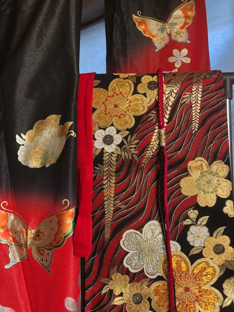 振袖 ６点セット ラメ入り 黒と赤のグラデーション 蝶と花 成人式