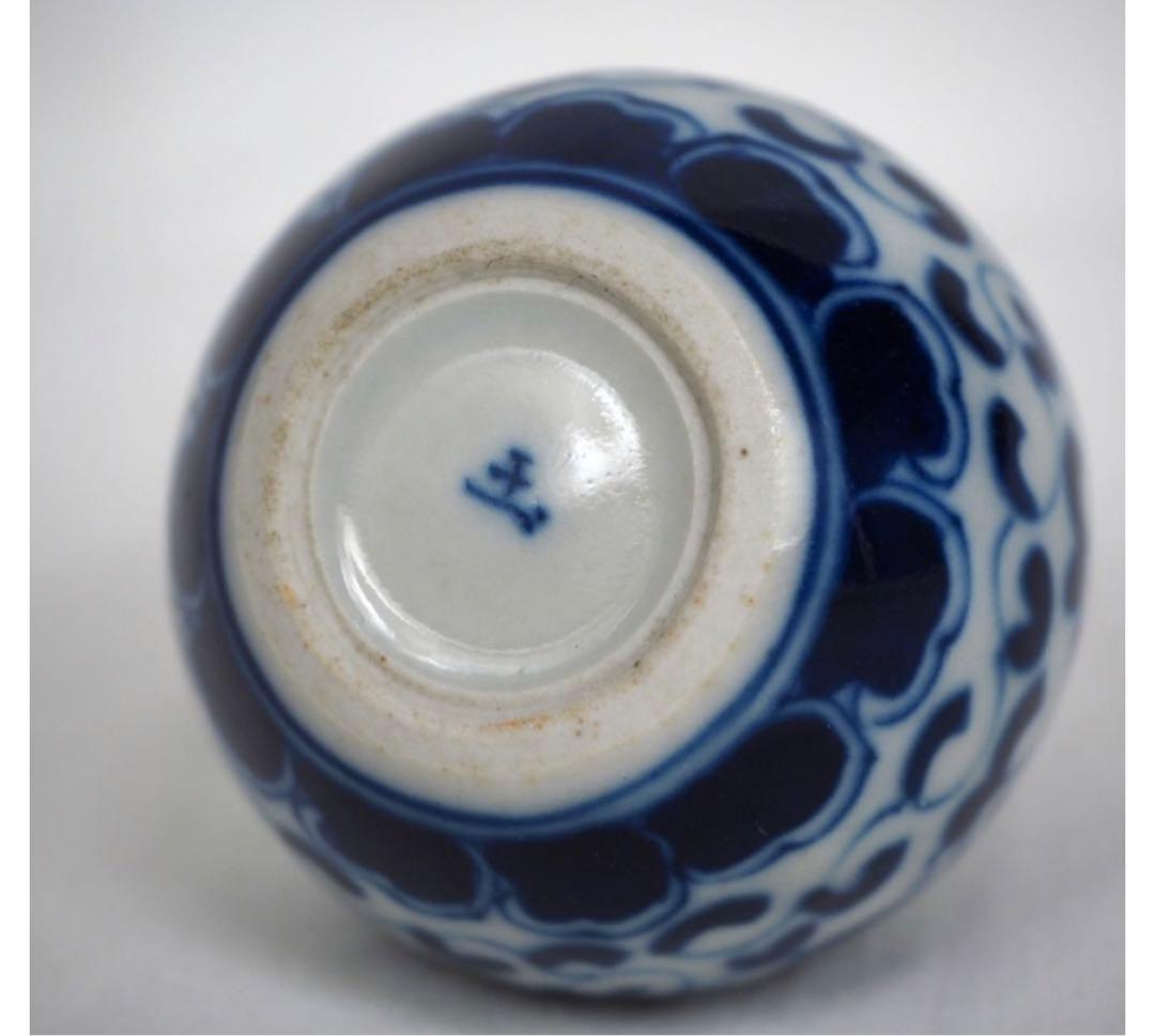 送料無料　『玉』在銘　染付鼻煙壺　中国古玩骨董