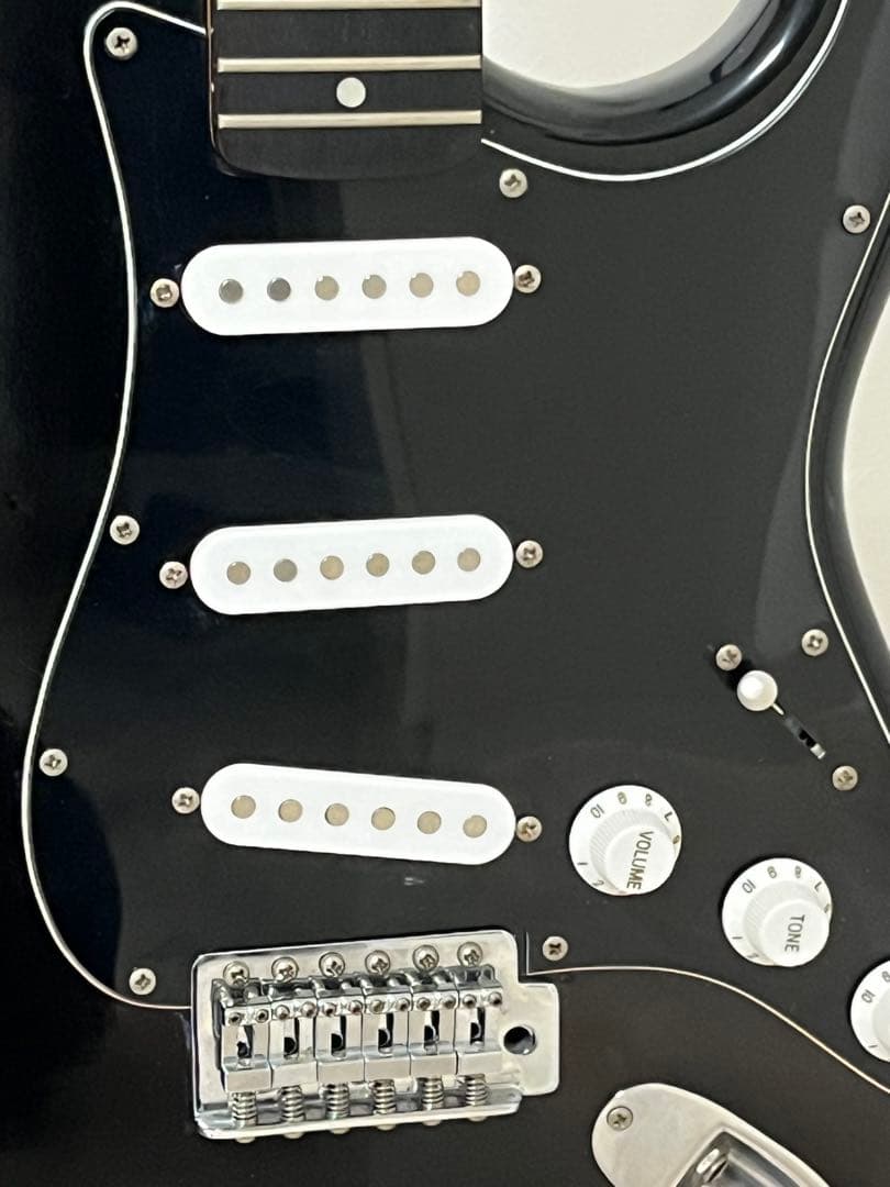 ストラトキャスタータイプ　ブラック(未使用弦6本セット付き)