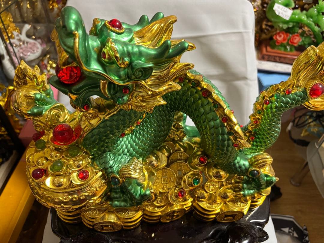 ドラゴンとの置物