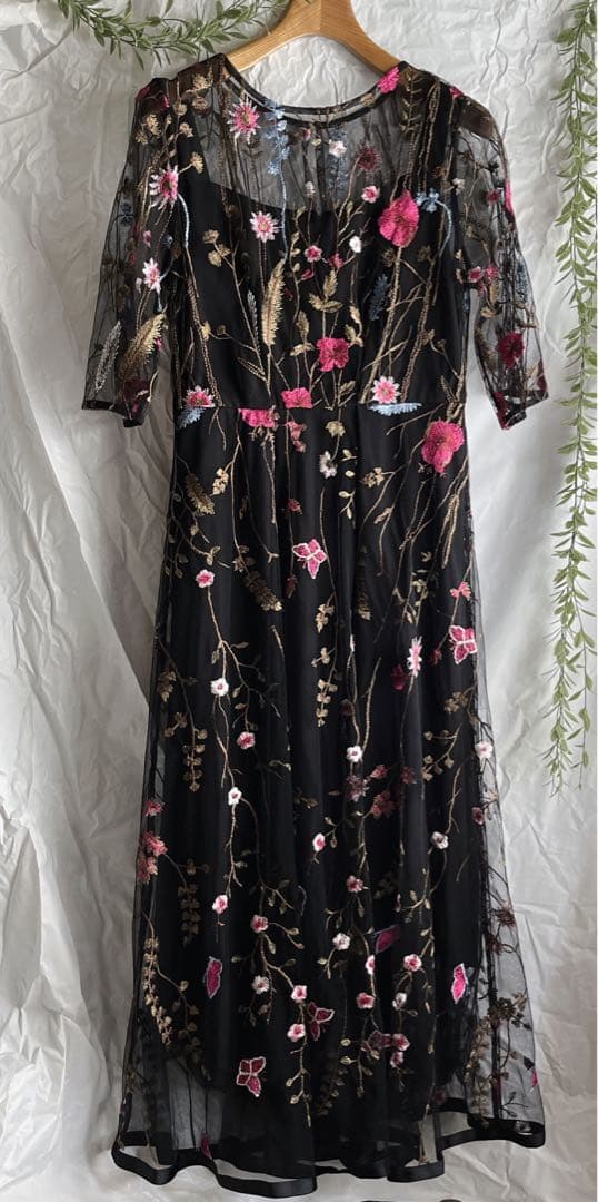 ニアナ niana ヴィンテージ風フラワー刺繍ドレス 結婚式ワンピース