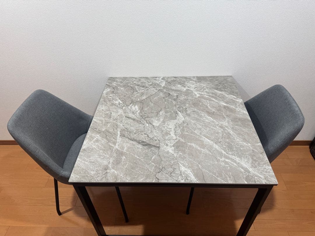 セラミックダイニングテーブルとファブリックの椅子2脚（tomoko）