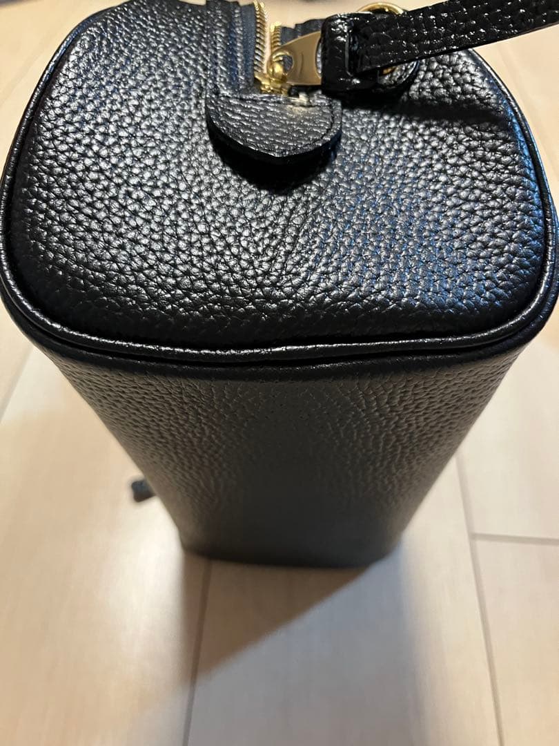 A.D.M.J. ショルダーバッグ牛革シュリンク型押しクロスボディバッグ