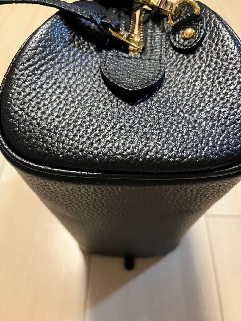 A.D.M.J. ショルダーバッグ牛革シュリンク型押しクロスボディバッグ