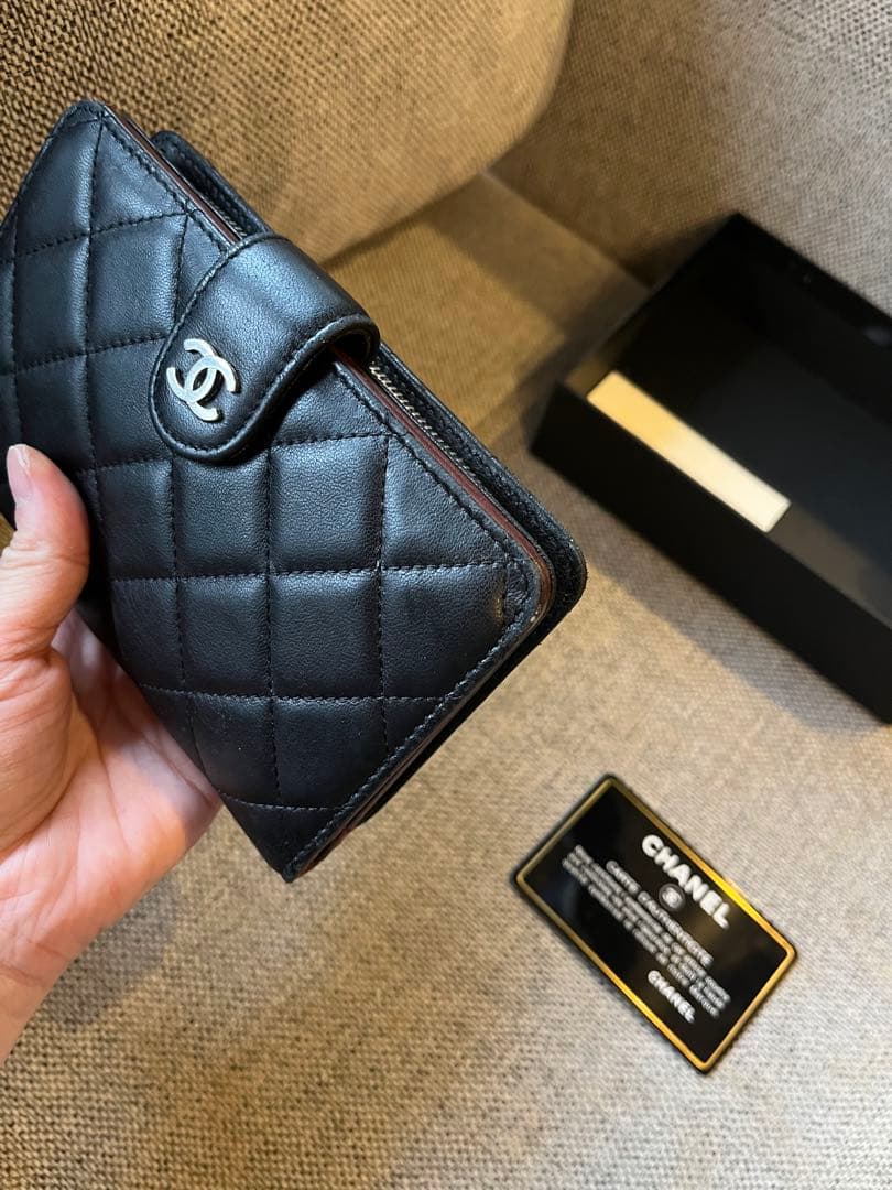 CHANEL マトラッセ　財布　コンパクト　二つ折り　ブラック　ラムスキン