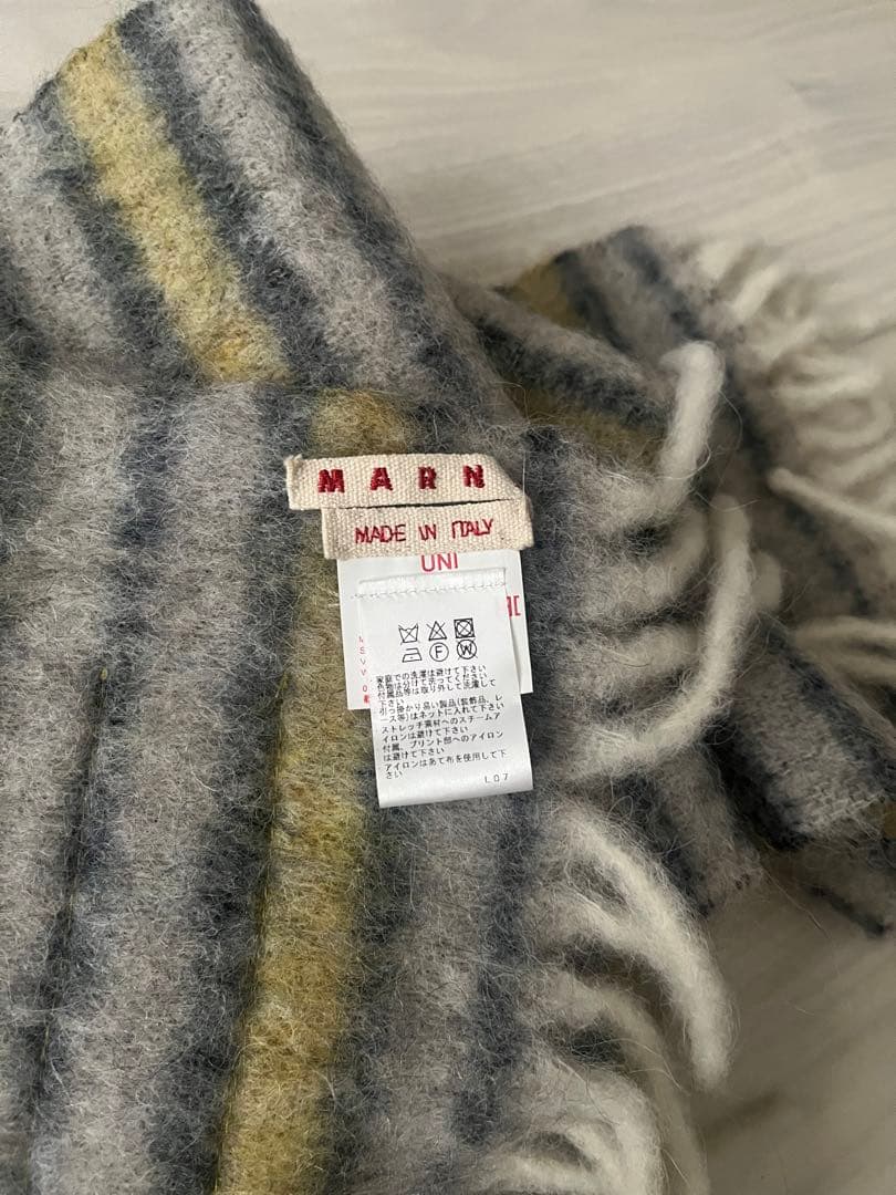 美品 MARNI ストライプマフラー