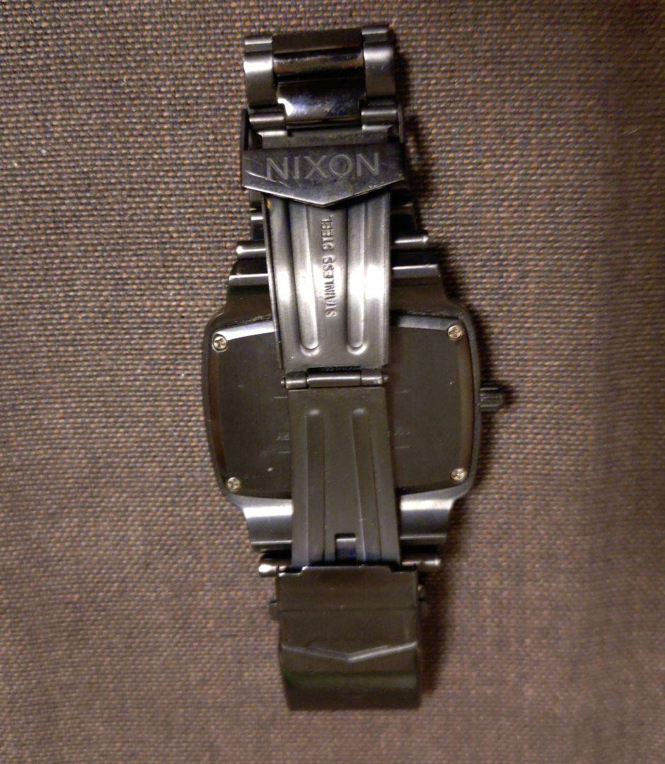ア29/NIXONブラッククォーツ腕時計ムラサキスポーツ100店舗記念限定モデル