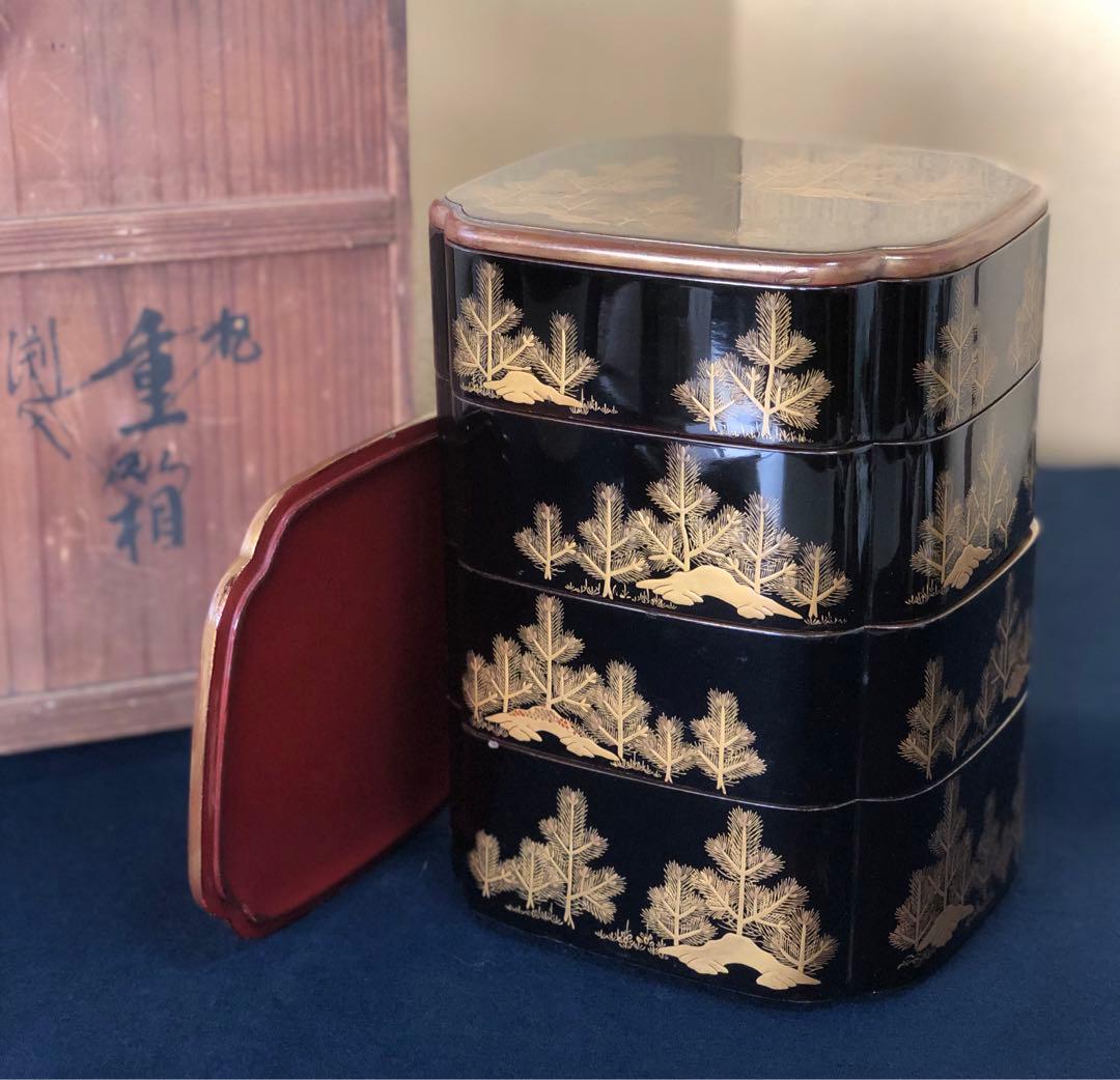 《レ》黒内朱 若松蒔絵 四段重 替蓋付 木製漆器 木箱 時代 251117え2