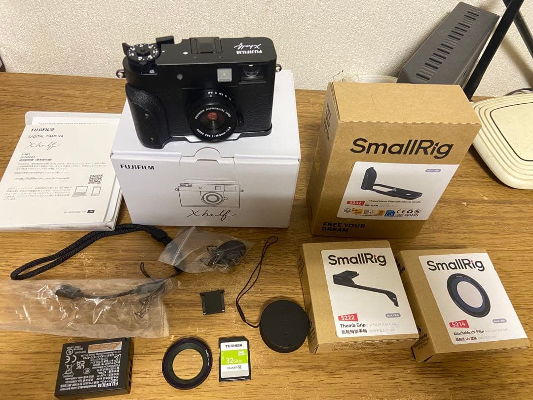 Fujifilm X-HALF 本体とSmallRigアクセサリー
