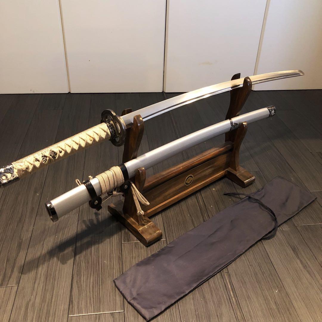 高級模造刀　銀鞘　居合刀　樋入り刀身　白拵え　亜合金刀身　名刀　刀袋付き