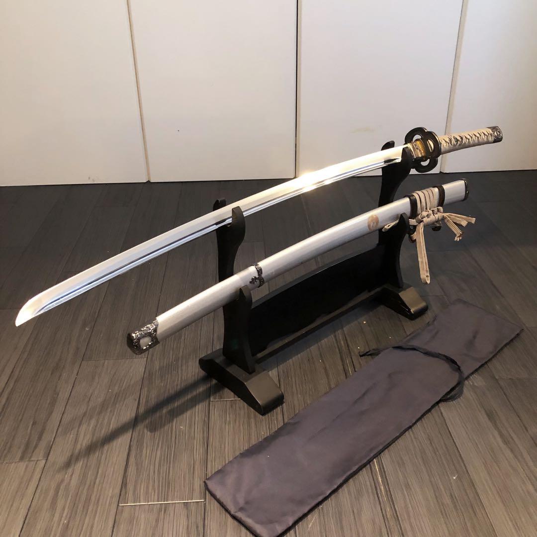 高級模造刀　銀鞘　居合刀　樋入り刀身　白拵え　亜合金刀身　名刀　刀袋付き