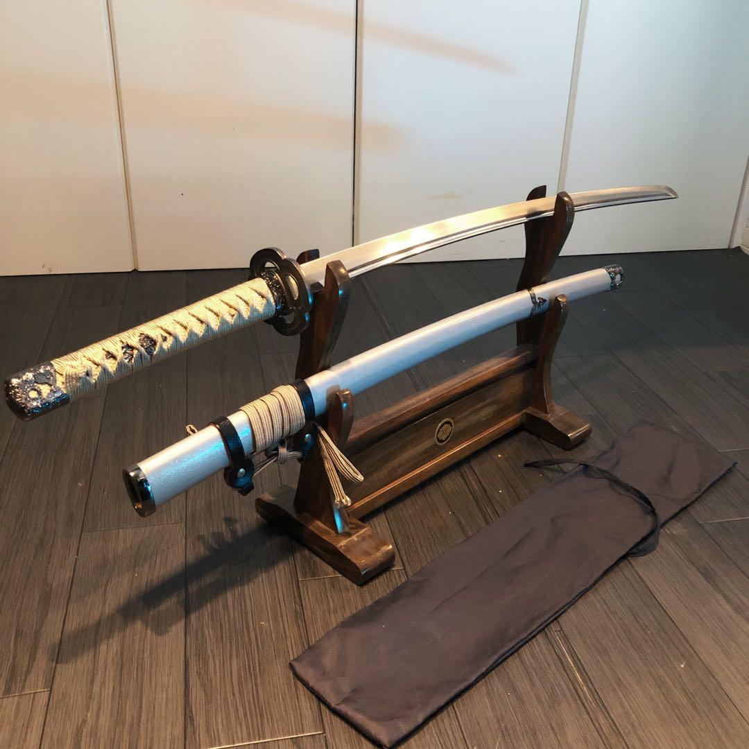 高級模造刀　銀鞘　居合刀　樋入り刀身　白拵え　亜合金刀身　名刀　刀袋付き