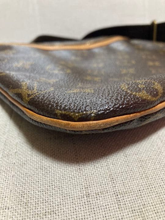 ＊ルイヴィトン＊モノグラム柄斜め掛けバッグ