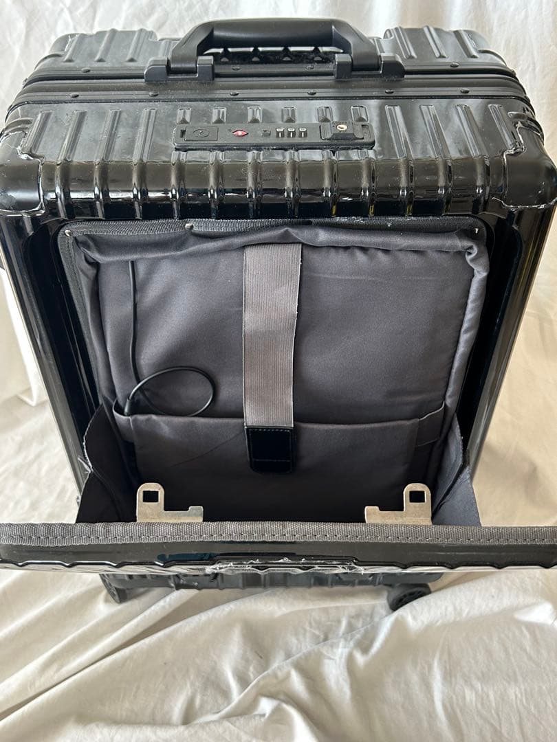 リベティ キャリーケースUSBポート付 ドリンクホルダー フロントオープン S