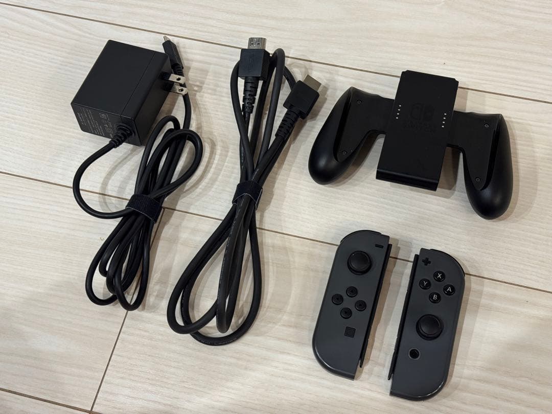 Nintendo Switch 本体 / Joy-Con(LR) グレー