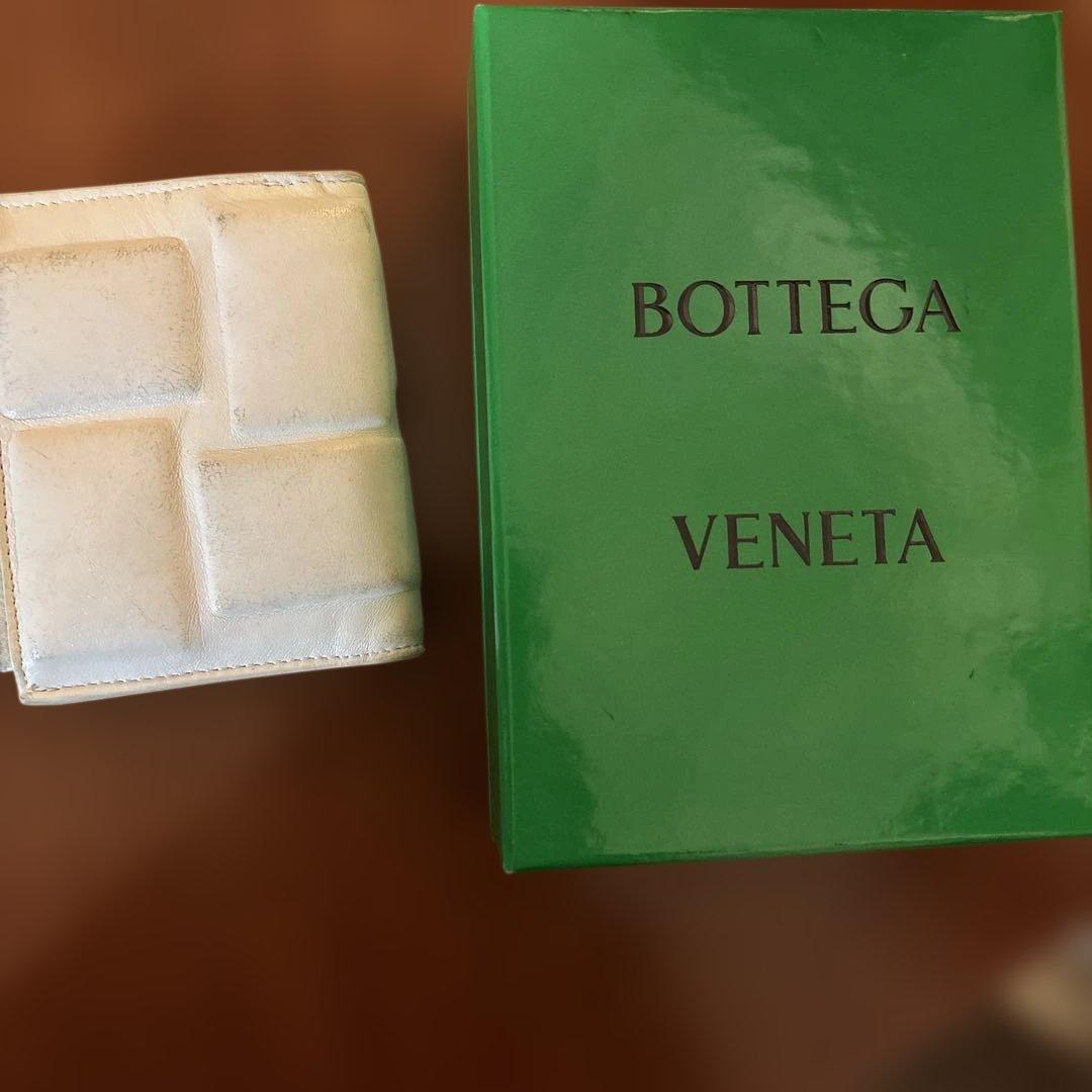 BOTTEGA VENETA 二つ折り財布 ホワイト