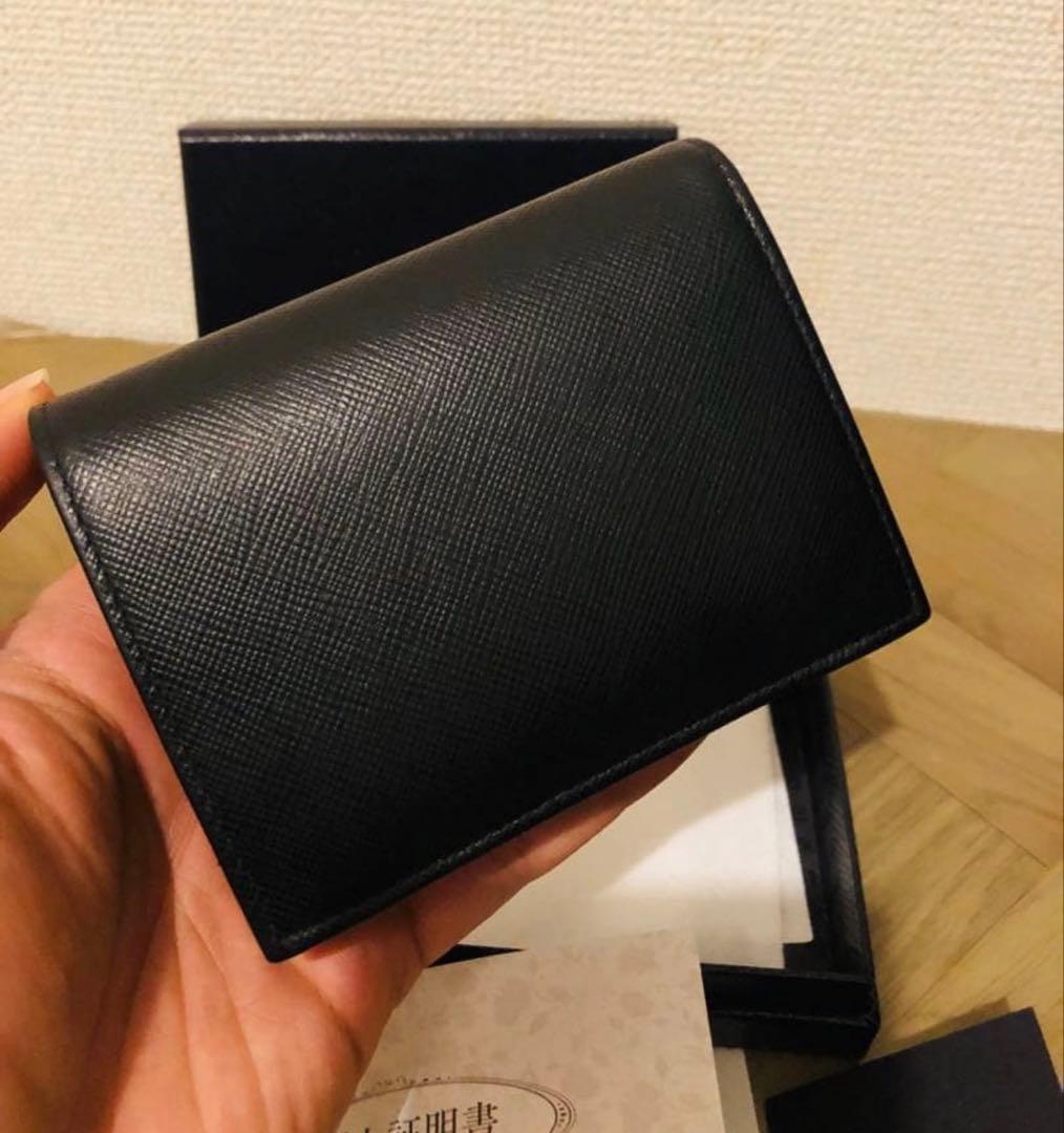 美品 PRADA サフィアーノレザー 二つ折り財布 (RFID搭載)