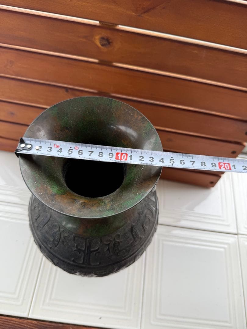 金属製彫刻装飾花瓶