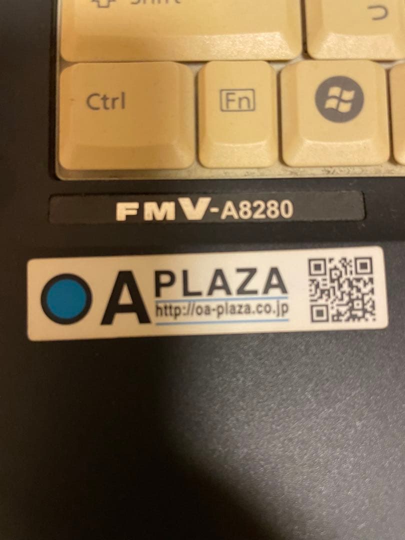 富士通製ノートPC FMV-A8280