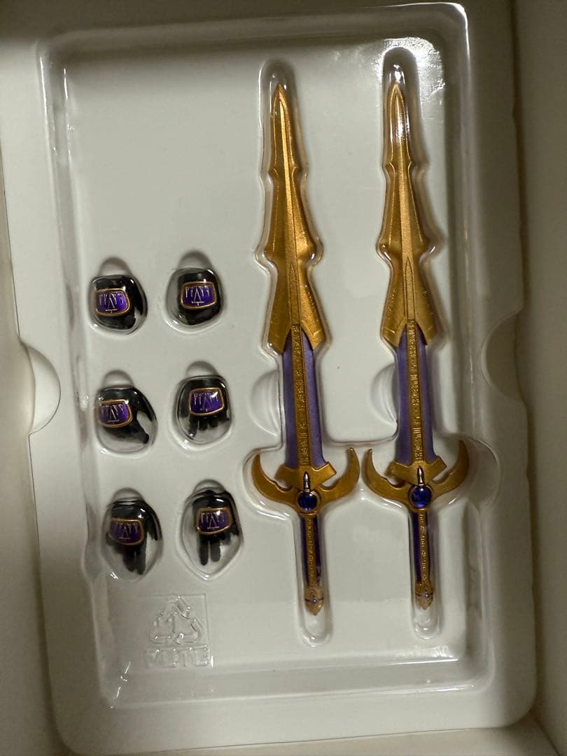 真骨彫　仮面ライダークウガ　ライジングタイタン