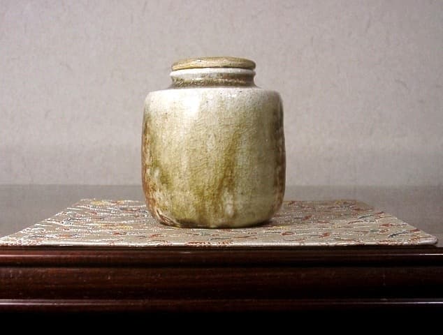 伊賀焼　作者不明　茶入写　共蓋　花押　在銘　無傷　箱無。