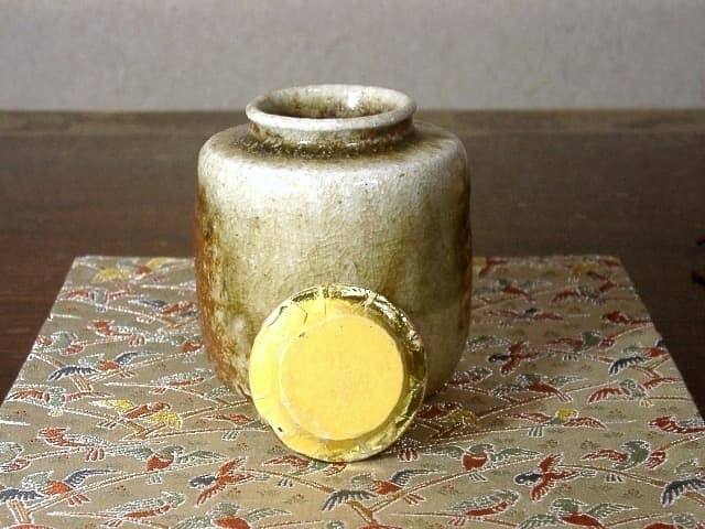 伊賀焼　作者不明　茶入写　共蓋　花押　在銘　無傷　箱無。